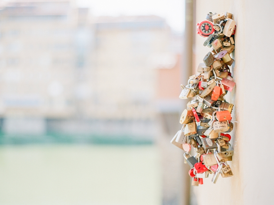 Padlocks on Ponte Vecchio, Florence, Italy | © The Globetrotter Collective - https://www.theglobetrotter