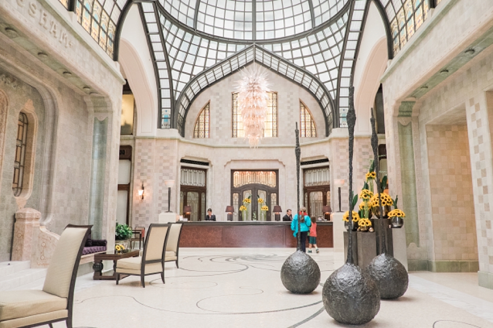 Four Seasons Gresham Palace Hotel lobby, Budapest, Hungary | © The Globetrotter Collective - https://www.theglobetrottercollective.com
