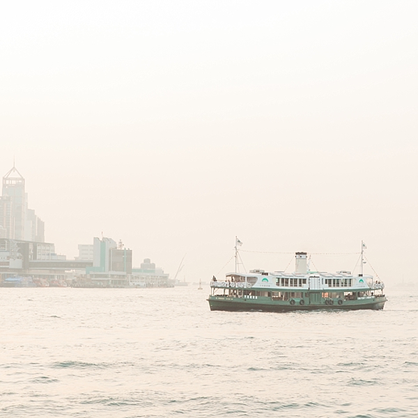Victoria Harbor with Star Ferry, Hong Kong | © The Globetrotter Collective - https://www.theglobetrottercollective.com