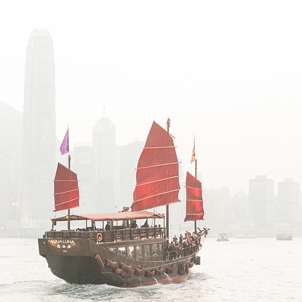 Sailboat in Victoria Harbor, Hong Kong | © The Globetrotter Collective - https://www.theglobetrottercollective.com