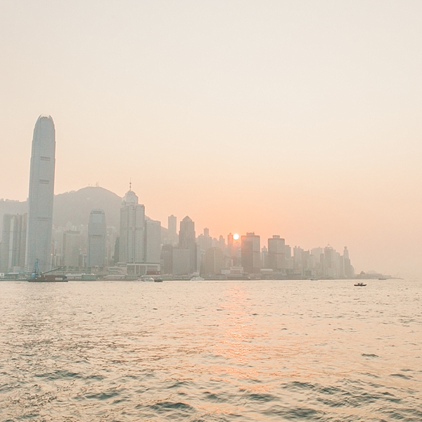 Victoria Harbor Sunset, Hong Kong | © The Globetrotter Collective - https://www.theglobetrottercollective.com