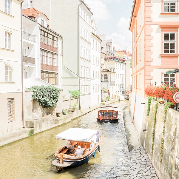 Boats in River, Prague, Czech Republic | © The Globetrotter Collective - https://www.theglobetrottercollective.com
