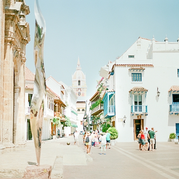 Santo Domingo Piazza, Cartagena, Colombia | © The Globetrotter Collective - https://www.theglobetrottercollective.com