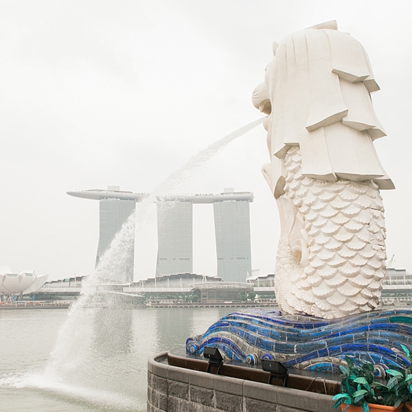Marina Sands Hotel + Merlion, Singapore | © The Globetrotter Collective - https://www.theglobetrottercollective.com