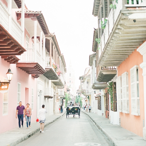 Streets of Cartagena, Colombia | © The Globetrotter Collective - https://www.theglobetrottercollective.com