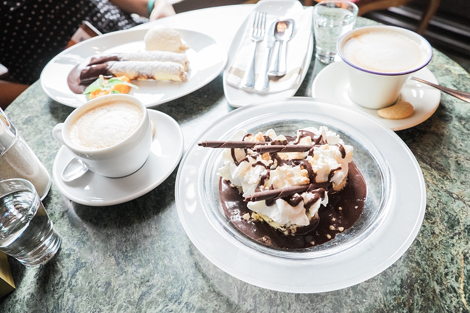 Cafe Gerbeaud, Budapest, Hungary | © The Globetrotter Collective - https://www.theglobetrottercollective.com