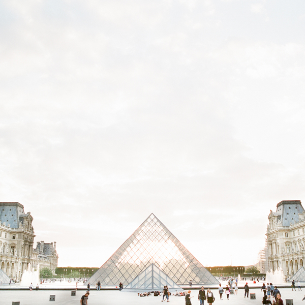 Pyramide du Louvre, Paris, France | © The Globetrotter Collective - https://www.theglobetrottercollective.com