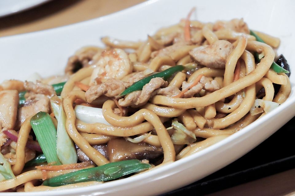 Stir-Fry Thick Shanghai Noodles, Market Restaurant China Live SF