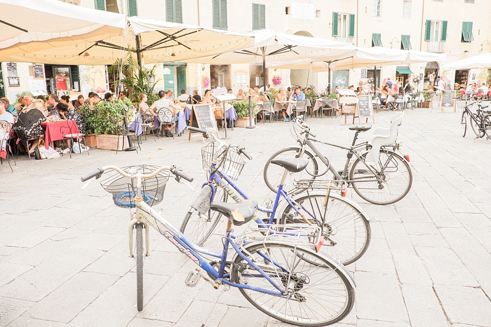 Piazza dell' Anfiteatro, Lucca, Italy | © The Globetrotter Collective - https://www.theglobetrottercollective.com